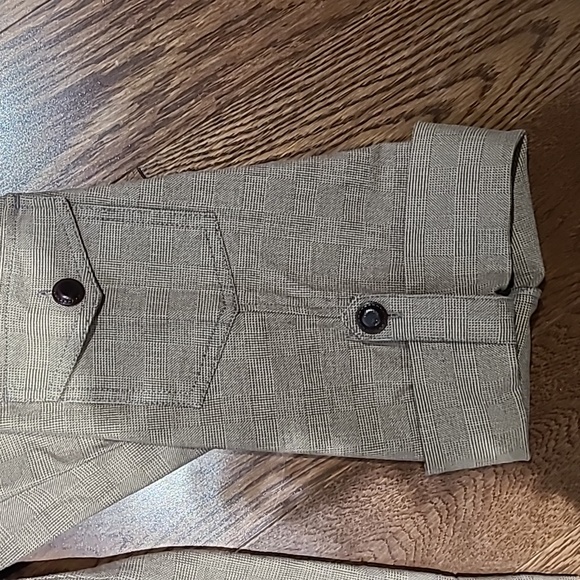 Tweed pattern Capri pants. Size 4. Good condition. - Picture 7 of 7